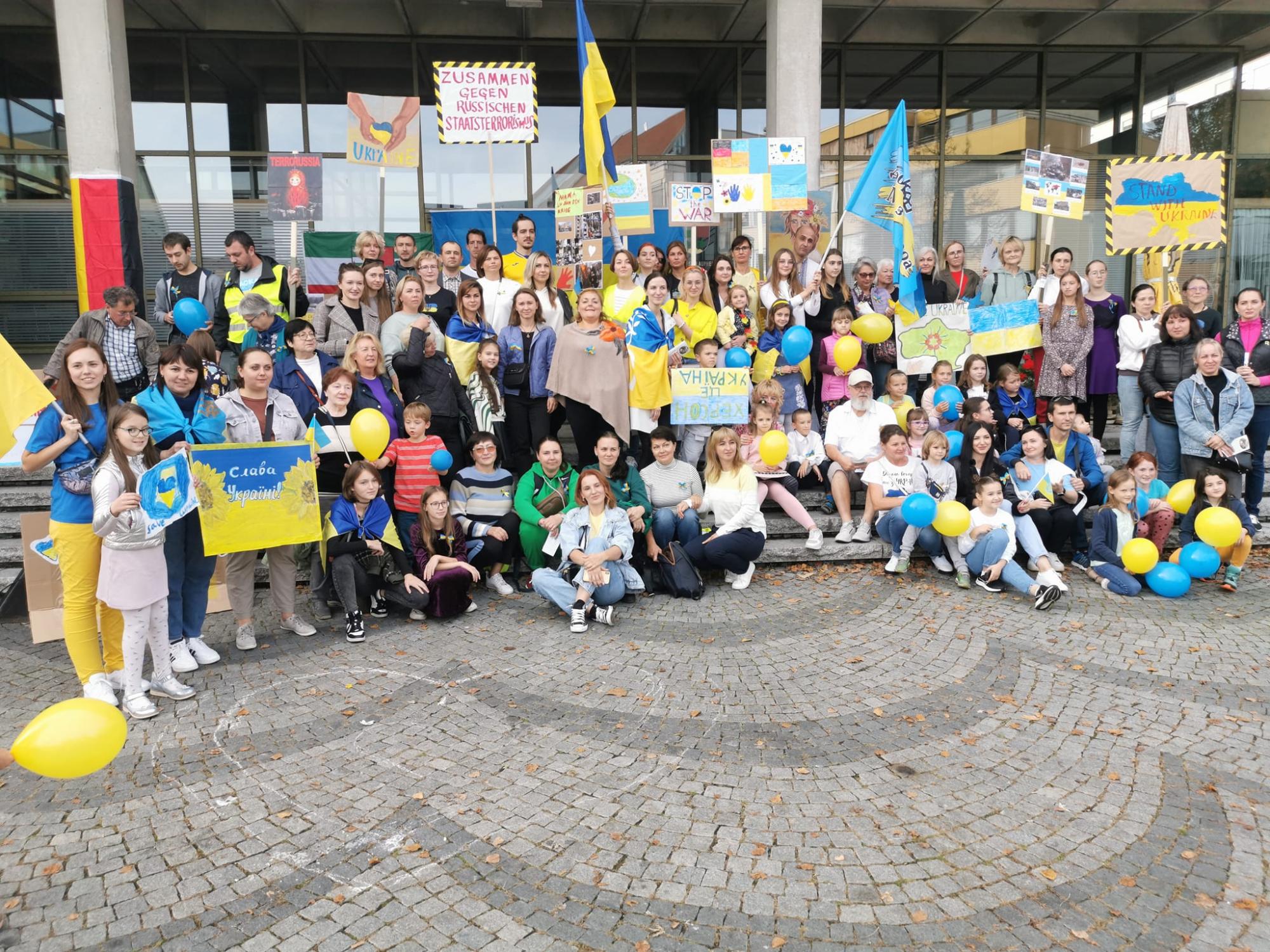 У Німеччині люди вийшли на підтримку українців і нагадали світу про війну: промовисті фото